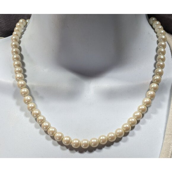 Vintage Shimmery Faux Pearl Beaded Necklace - Picture 2 of 6